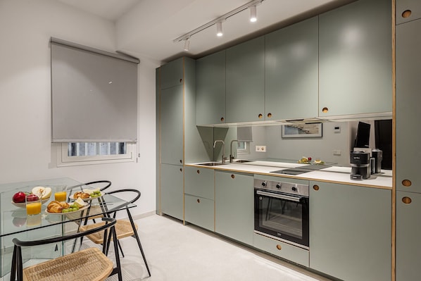 Fridge, microwave, oven, dishwasher