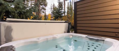 مغطس سبا خارجي