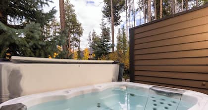 Amber Sky : Only 75 ft to Snowflake Run! Private Hot Tub, Gas Grill