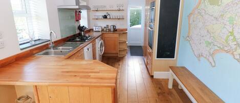 Dishwasher, cookware/dishes/utensils