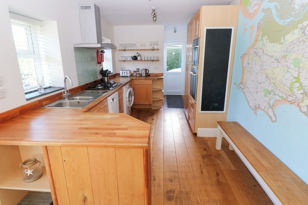 Fridge, dishwasher, cookware/dishes/utensils