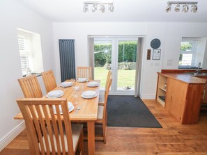 Dining - Hawthorns (Swansea)