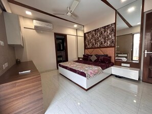 Luxury Twin Room, City View