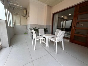 Luxury Twin Room, City View | Terrace/patio
