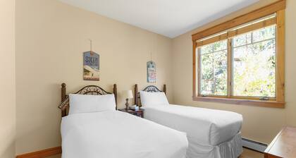 Mountain-View Townhome | 2 Mins to Slopes | Pool & Hot Tub Access