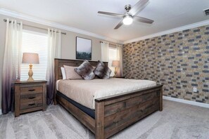 4 室のベッドルーム、アイロン / アイロン台、旅行用ベビーベッド、WiFi (無料)