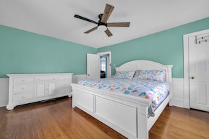 4 bedrooms, free WiFi - 212 E. Savannah Road. Lewes, Delaware (Lewes)