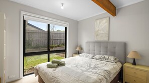 3 bedrooms, iron/ironing board, travel crib, internet - OPI San Remo with water views (San Remo)