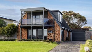 A modern two-story house with a balcony, brick facade, and a garage. - OPI San Remo with water views (San Remo)