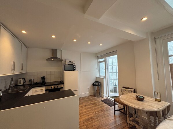 Microwave, oven, stovetop, coffee/tea maker