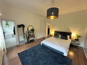 1 chambre, fer et planche à repasser, accès Internet, draps fournis