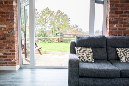 Bryn Bethel - sleeps 6 guests  in 3 bedrooms