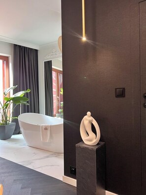 Superior-Studio, Badewanne | Wohnbereich