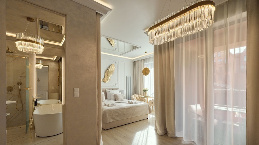 Granaria Jacuzzi Deluxe Suites by Downtown Apartments