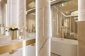   豪華開放式客房, 1 張標準雙人床, 按摩浴缸 | 浴室 | 免費盥洗用品、吹風機、毛巾、肥皂