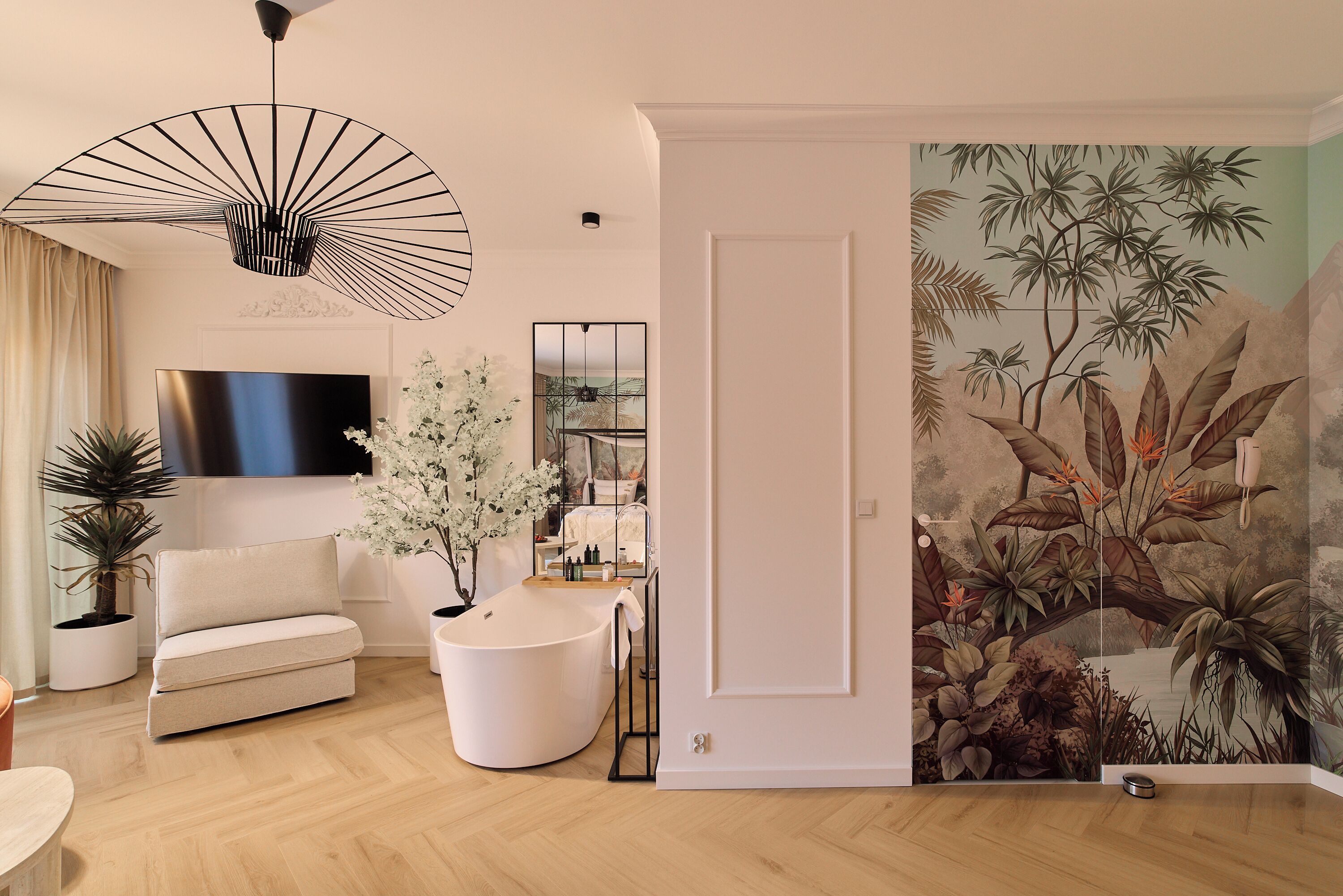 Deluxe Studio, Balcony | Living area