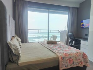 Luxury Apartment | Rollaway beds, free WiFi, bed sheets - Luxury Stay Supernova (Noida)