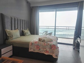 Luxury Apartment | Rollaway beds, free WiFi, bed sheets