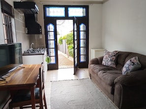 Studio, 1 Bedroom, Smoking, Patio | Living room