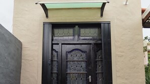 Unclassified image, 2 of 13, button - Charming Studio Oasis Close to Life Bedford Gardens Hospital (Johannesburg)