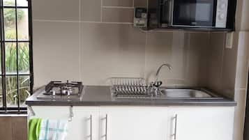 Studio, 1 Bedroom, Smoking, Patio | Interior