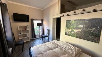 1 bedroom, in-room safe, free WiFi, bed sheets