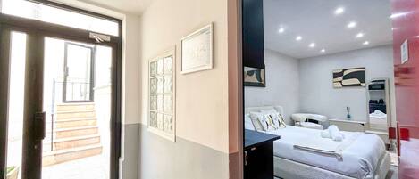 Iron/ironing board, free WiFi, bed sheets