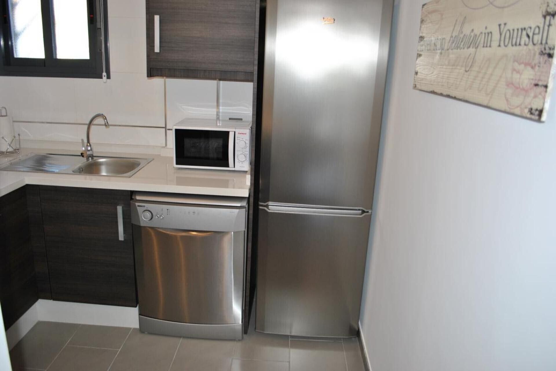 Refrigerador, microondas, horno y lavavajillas 