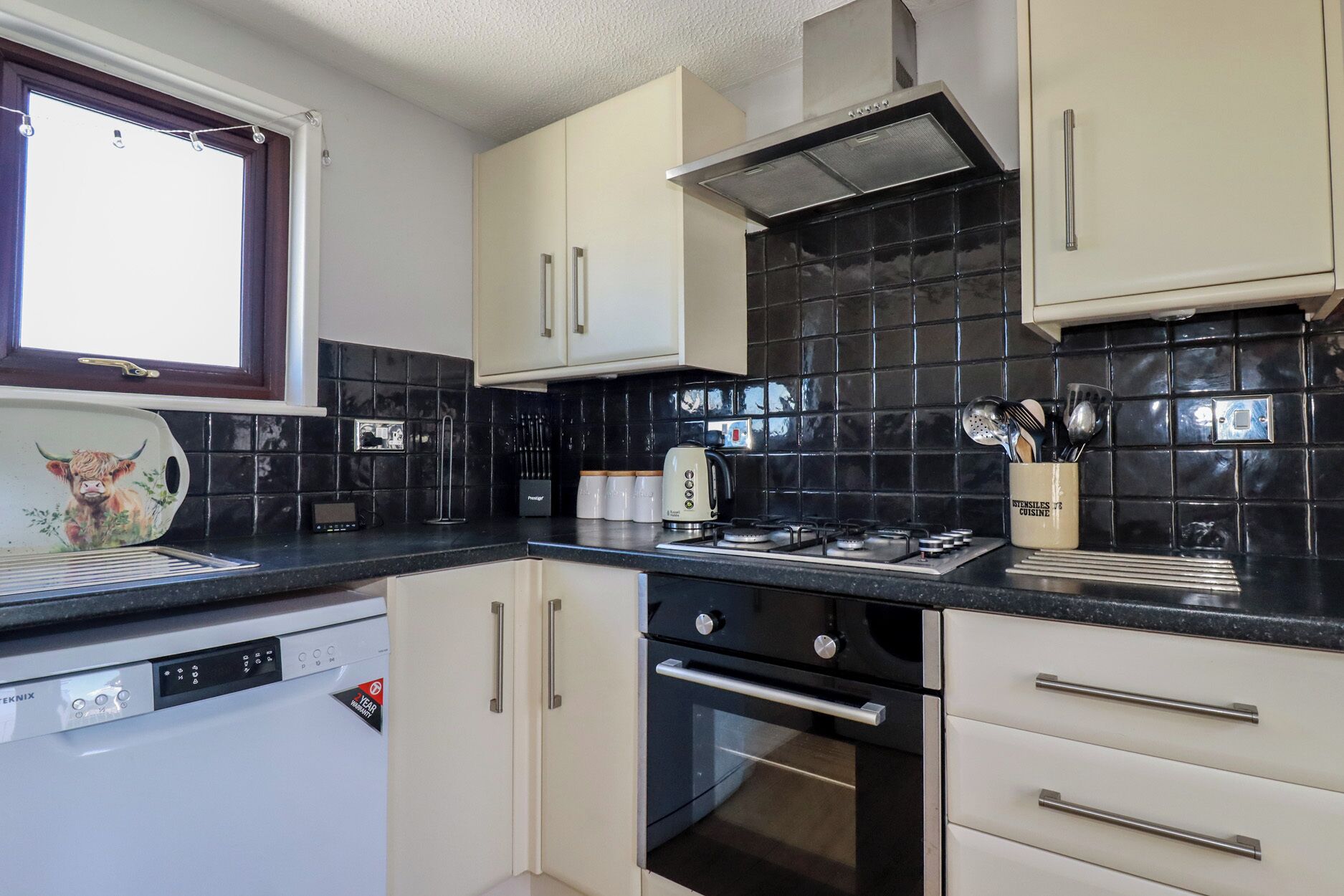 Cottage | Cuisine privée | Lave-vaisselle, batterie de cuisine, vaisselle et ustensiles