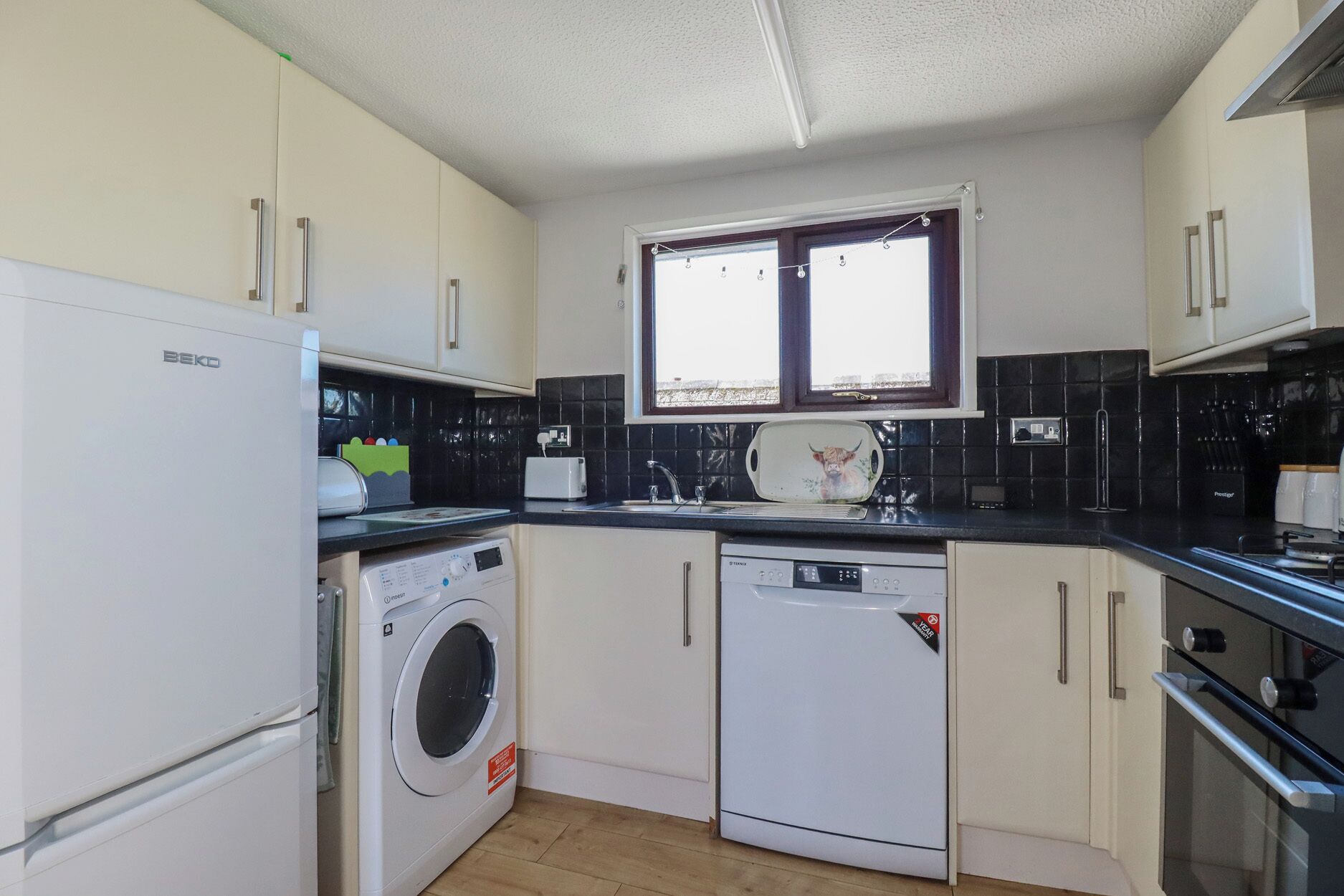 Cottage | Bếp riêng | Máy rửa bát, dụng cụ nấu nướng/bát dĩa/dao nĩa 