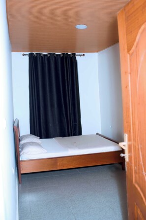 Desk, laptop workspace, iron/ironing board, free WiFi
