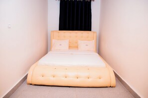 办公桌、笔记本电脑工作区、熨斗/熨板、免费 WiFi