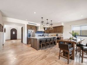 Fridge, microwave, oven, stovetop - Villa Azulejos, Luxury villa with privacy and breathtaking views (Cabo San Lucas)