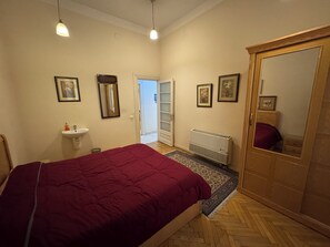 4 habitaciones, tabla de planchar con plancha y wifi 