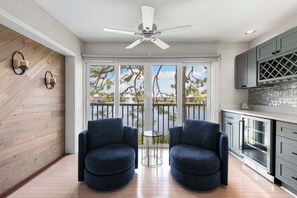 TV, offices - Serene Lakefront Condo with Pool (Naples)