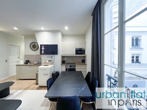 Fridge, oven, coffee/tea maker, electric kettle