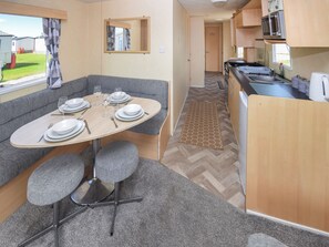 Dining - 3 bedroom accommodation in Morecambe (Morecambe)