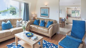 TV, fireplace - 4 bedroom accommodation in St Mawes (St Mawes)