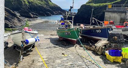 4 bedroom accommodation in St Mawes