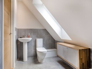 Towels - Beautiful property with amazing views across the surrounding countryside. (Sudbury)