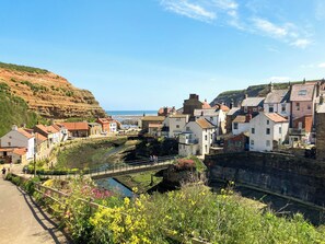 Unclassified image, 5 of 22, button