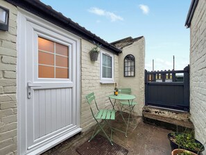 Unclassified image, 2 of 22, button