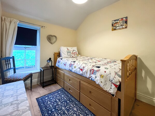 Unclassified image, 1 of 22, button