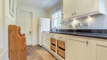 Dishwasher, highchair