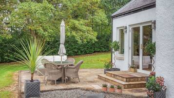 تناول الطعام بالخارج