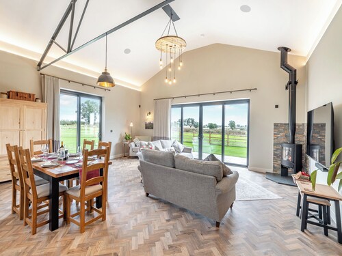 3 bedroom accommodation in Congerstone