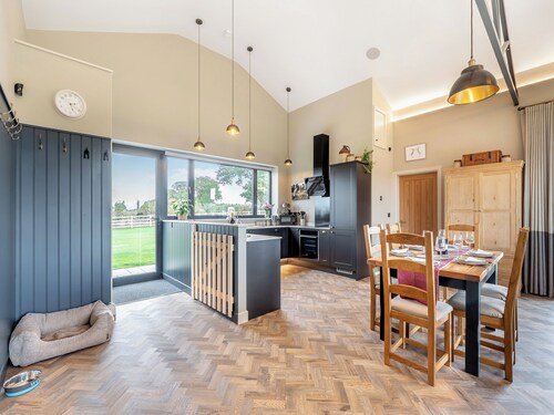 3 bedroom accommodation in Congerstone