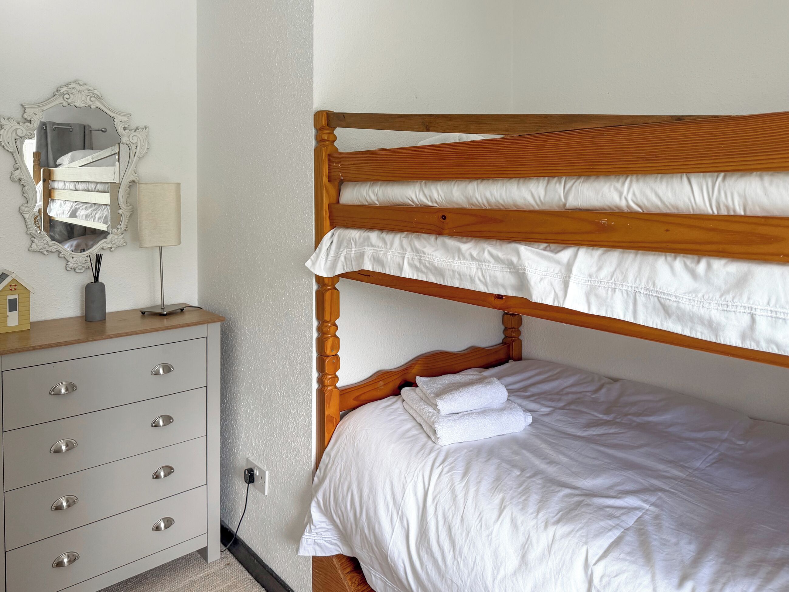 4 bedrooms, free WiFi, bed sheets