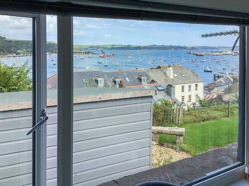 Ideal for a relaxing coastal getaway with everything on your doorstep.