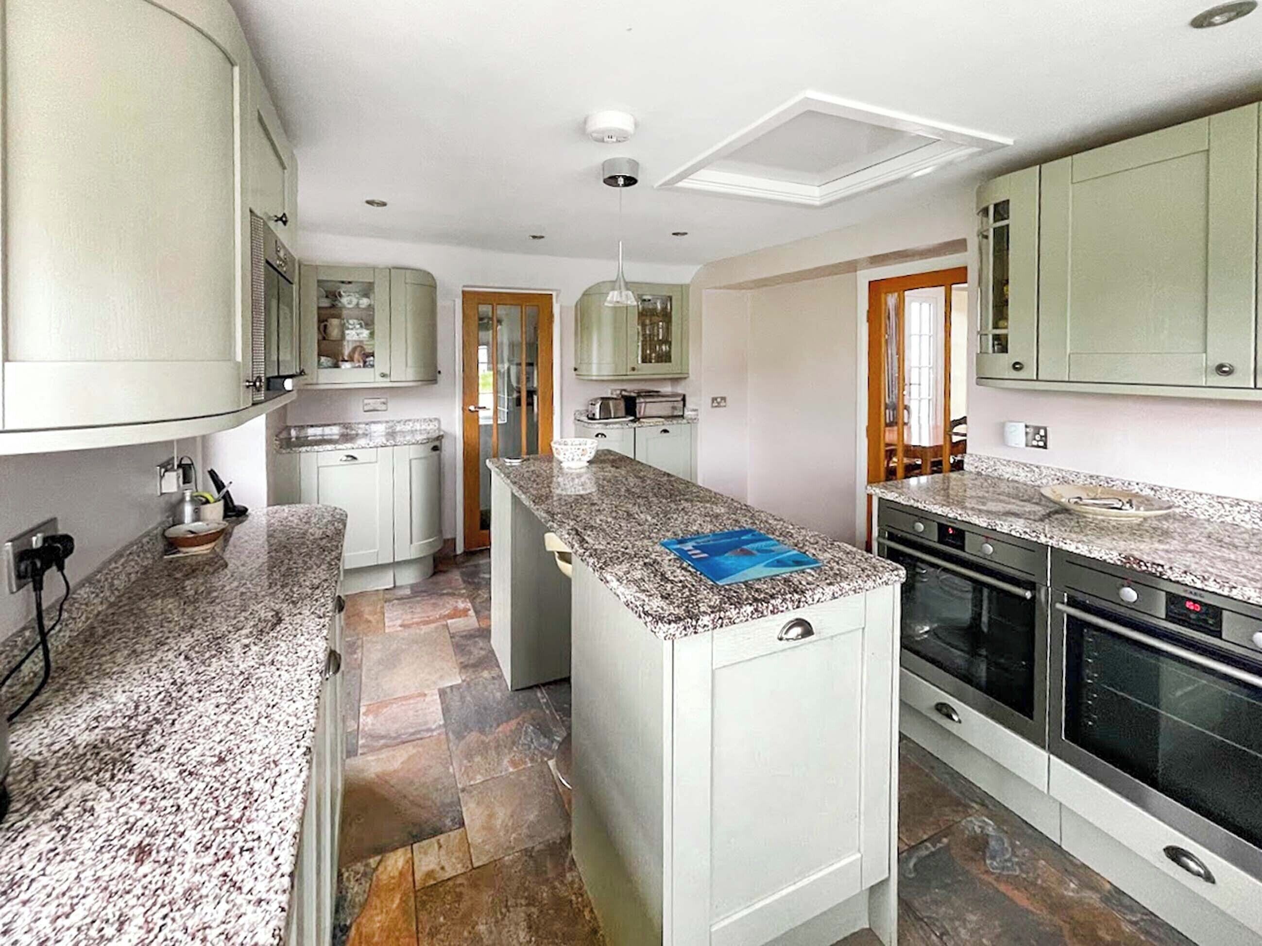 غسالة أطباق، كرسي للأطفال